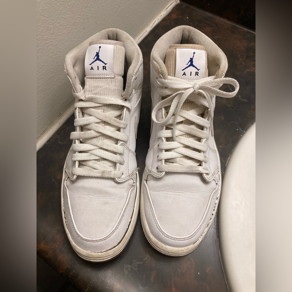 Jordan Retro 1 Mid “Concord”